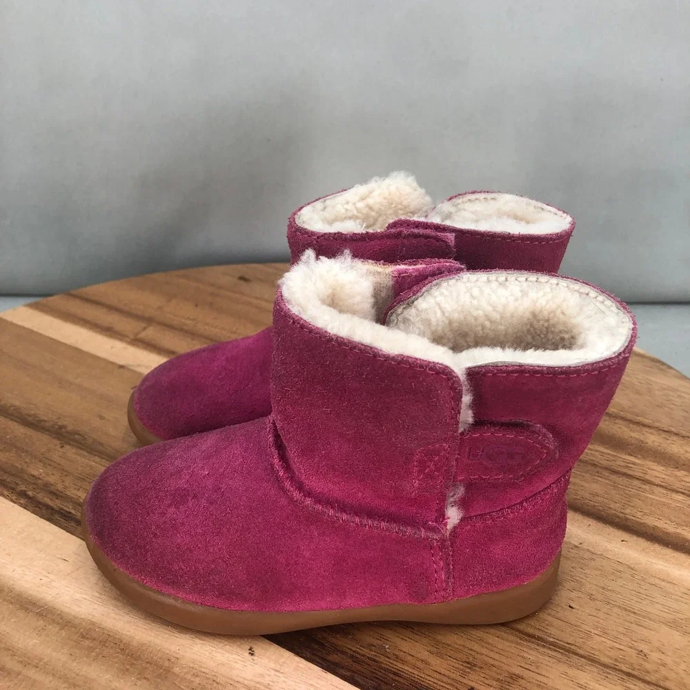 UGG Kids Classic II Sheepskin Pink Boots Girls Size 8 Toddler Little Kids
